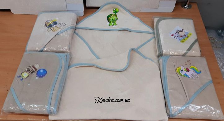 Детское велюровое полотенце для купания бежевое, 80х80 см