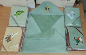 Детское велюровое полотенце для купания зеленый, 80х80 см